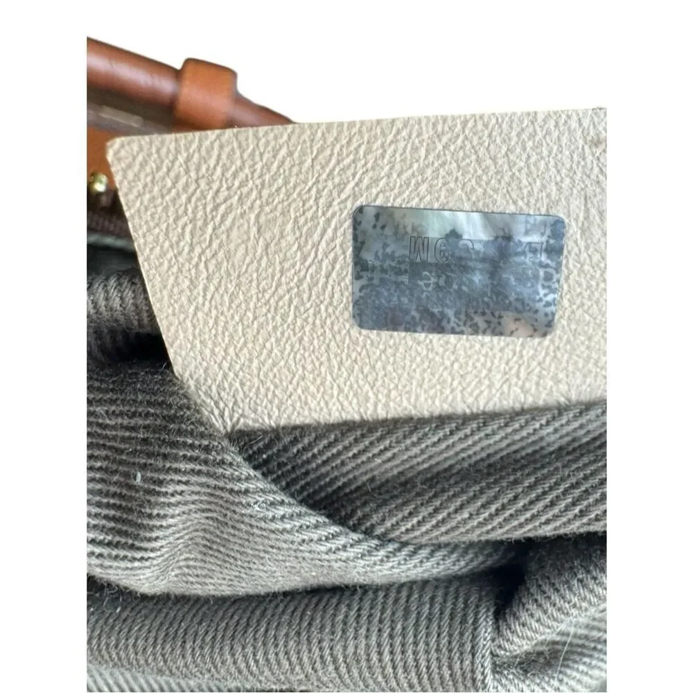 Chloe 2” pocket exterior